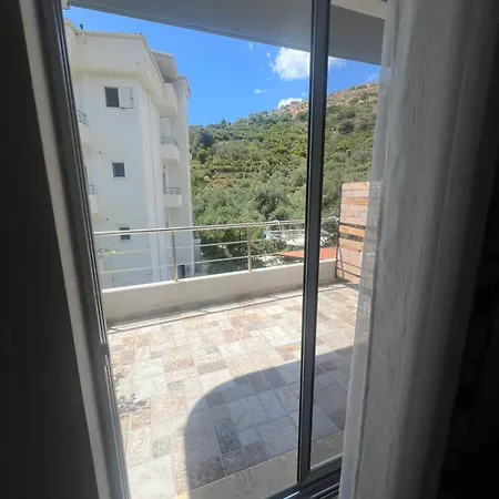 Cini Apartment *